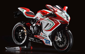 Мотоцикл Agusta F3 800 RC, 2017 на черном фоне