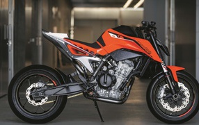 Мотоцикл KTM 790 Duke вид сбоку