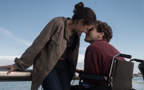 Главные герои фильма драмы  Сильнее, 2017 актеры Джейк Джилленхол и Татьяна Маслани 