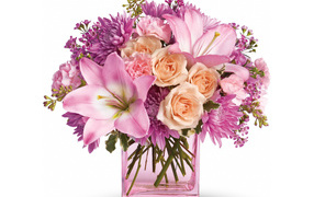 Букет из роз, хризантем и лилий в вазе на белом фоне