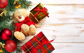 Новогодние подарки с плюшевым медведем на Новый год 2018