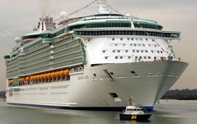 Круизное судно Freedom of the Seas выходит в море