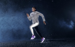 Олимпийская чемпионка бегунья  Эллиссон Феликс в форме Найк