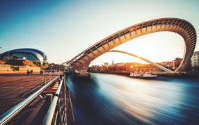 Арочный мост Миллениум город Гейтсхеде, Великобритания 