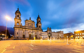 Храм на городской площади города Богота, Колумбия