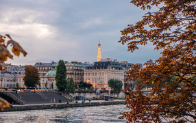 Вид на дома на набережной, Париж. Франция 