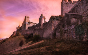 Стена старинной крепости под красивым небом, Франция
