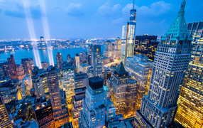 Вид на ночные небоскребы Нью Йорка, США 