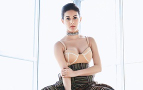 Актриса, модель Эмира Дастур