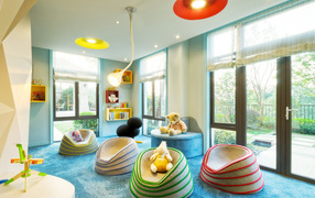 Красивый интерьер детской комнаты с мягкими креслами