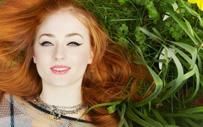 Красивая рыжеволосая актриса Софи Тёрнер 