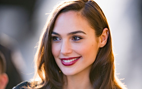 Очаровательная кареглазая брюнетка актриса Галь Гадот