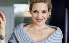 Популярная актриса Кейт Хадсон с красивой улыбкой