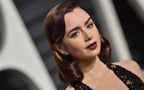 Эффектная брюнетка Лили Коллинз с красивым макияжем