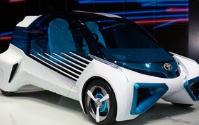Необычный электромобиль Toyota FCV Plus