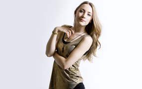 Молодая красивая актриса Сирша Ронан, фото на белом фоне 