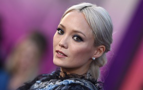 Молодая девушка французская актриса Пом Клементьефф