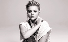 Young popular actress Chloe Grace Moret in black and white photo