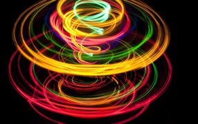 Абстрактный разноцветный вихрь на черном фоне