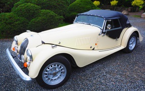 Спортивный ретро автомобиль Morgan Plus 8