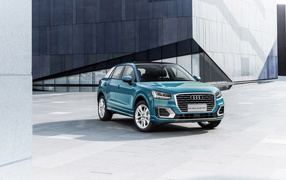 Синий кроссовер Audi Q2 L 35 TFSI Quattro 2018 года