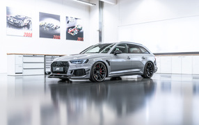 Серебристый автомобиль ABT Audi RS 4 R, 2018