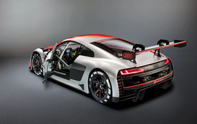 Спортивный автомобиль Audi R8 LMS 2019 года вид сзади