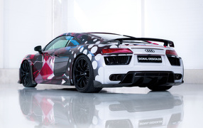 Автомобиль Audi R8, 2018 года вид сзади