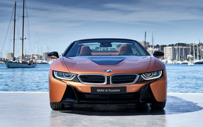Автомобиль BMW I8 Roadster, 2018 вид спереди