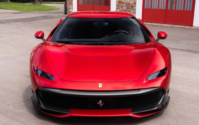 Красный стильный автомобиль Ferrari SP38, 2018 вид спереди