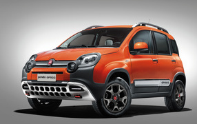 Красный внедорожник Fiat Panda Cross 2014 года на сером фоне