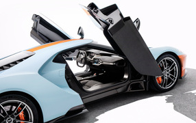 Автомобиль Ford GT Heritage, 2019 с открытыми дверями