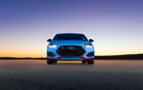 Автомобиль Hyundai Veloster N, 2018 вид спереди
