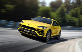 Желтый внедорожник  Lamborghini Urus, 2018