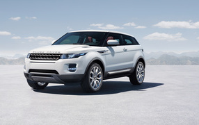 Красивый белый внедорожник  Range Rover Evoque