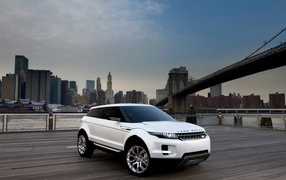 Белый внедорожник Range Rover LRX, 2019