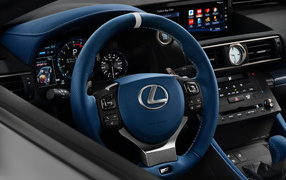 Кожаный руль и приборная панель автомобиля Lexus RC F, 2018