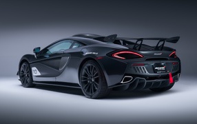 Гоночный автомобиль McLaren MSO X, 2018 вид сзади