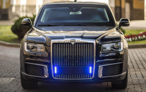 Черный стильный автомобиль Aurus Sena 2018 года вид спереди