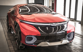 Красный автомобиль концепт Chery FV2030, вид спереди