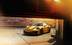 Yellow 2018 Porsche 911 GT3 RS