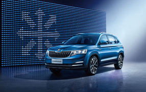 Новый синий автомобиль Skoda Kamiq, 2018 года