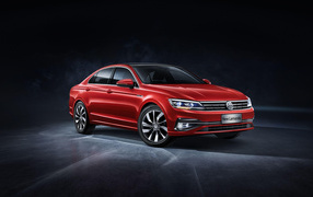 Красный автомобиль Volkswagen Lamando, 2018 на сером фоне