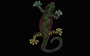 Блестящий геккон на черном фоне