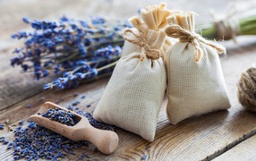 Маленькие мешочки с ароматными сухоцветами лаванды