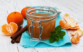 Апельсиновый джем с корицей на салфетке