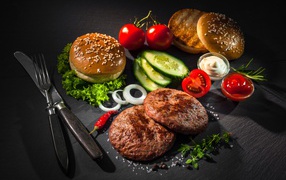Вкусный натюрморт из гамбургеров на сером фоне