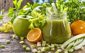 Smoothies with apples, oranges and greens