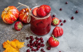 Strawberry smoothies with cranberry