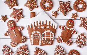 Аппетитное фигурное имбирное печенье с глазурью 